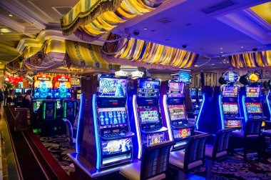 obltoto mobile app interface showing slot games and live casino options
